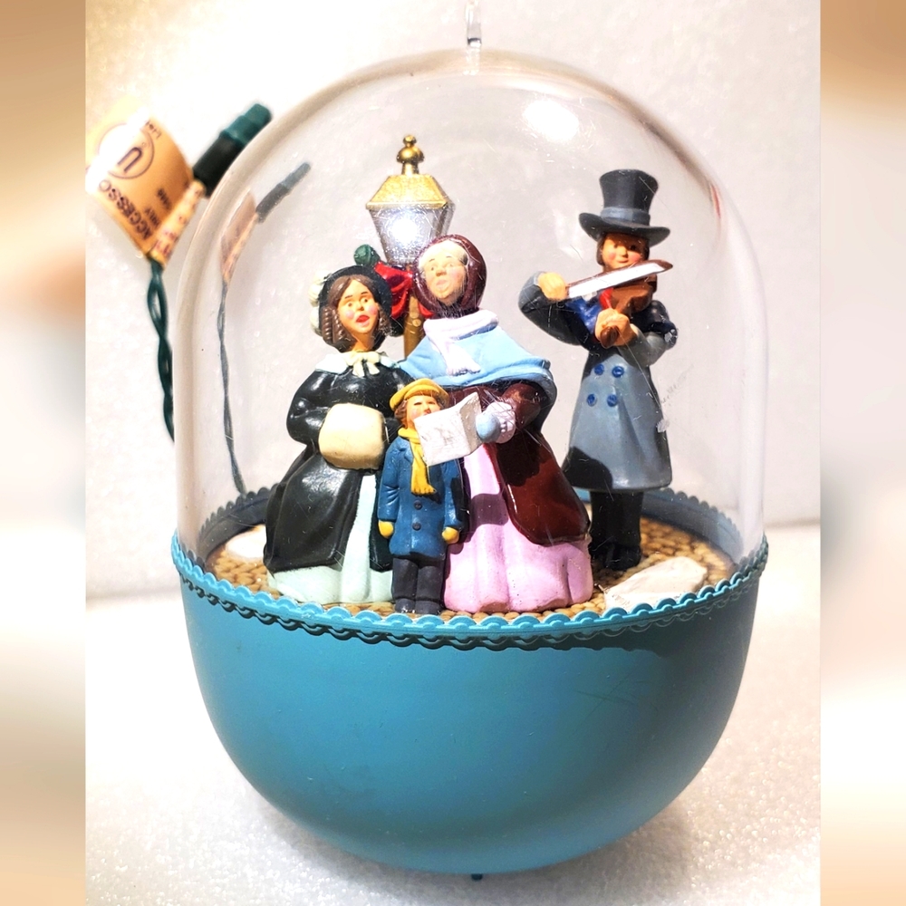 🚫SOLD🚫 1989 Hallmark Keepsake Ornament - Joyous Carolers - Light, Motion,Music